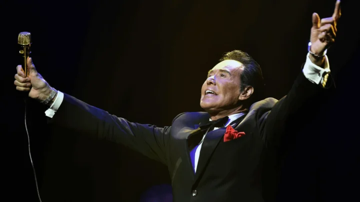 Wayne Newton: Up Close and Personal